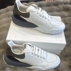 Stylish White and Gray Men's Sneakers